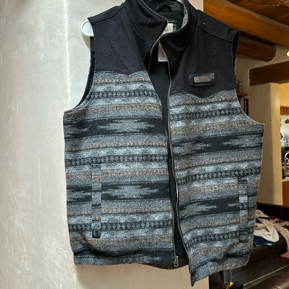 Size Medium. Men’s Cinch vest.